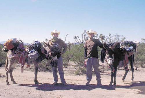 Oscar Basulto y Carlos Monta�o, creadores del proyecto La ruta del Conejo Rojo